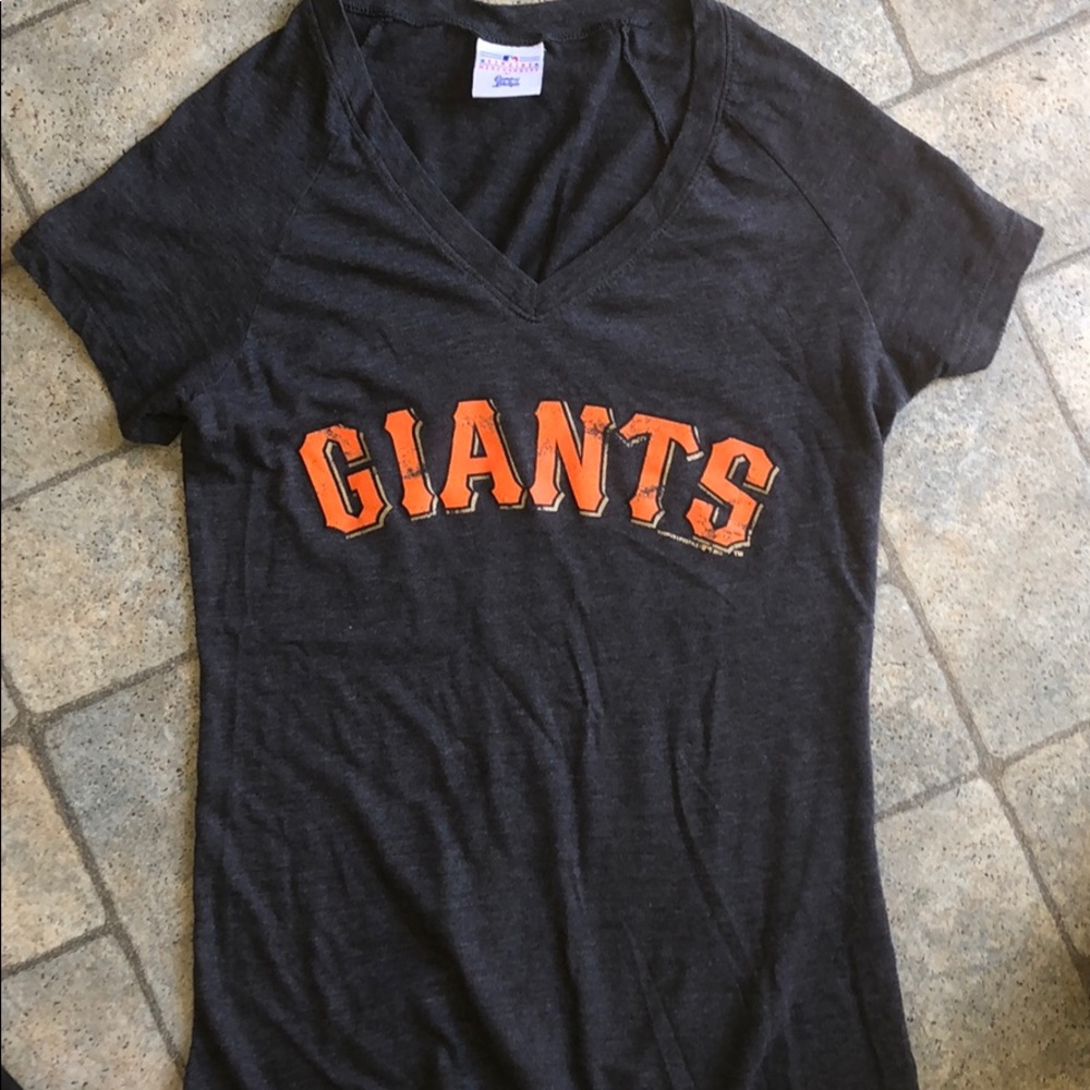 Giants V-neck shirt